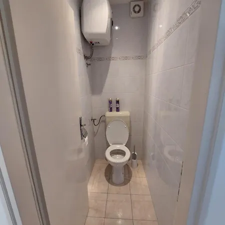 شقة Jela